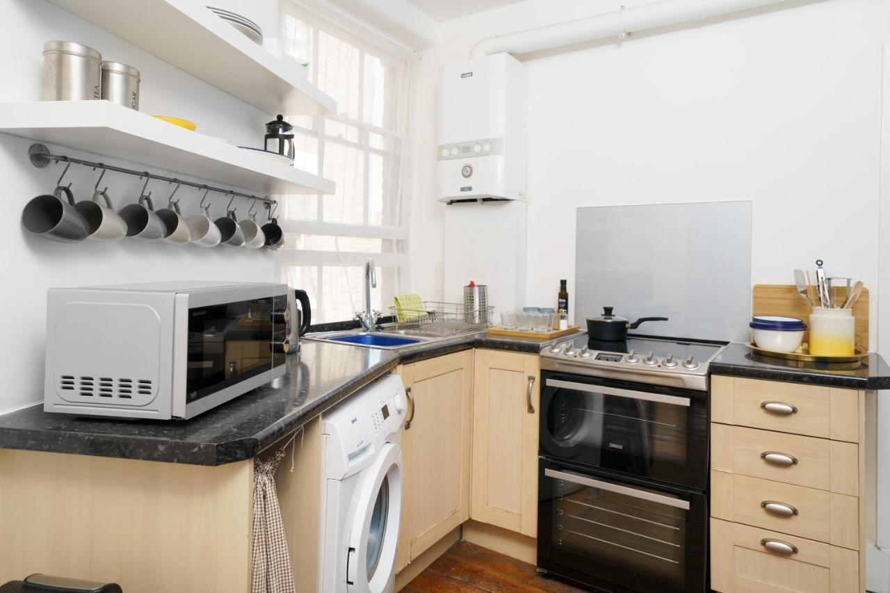 50 Meters To The Metro Apartment London Exterior photo