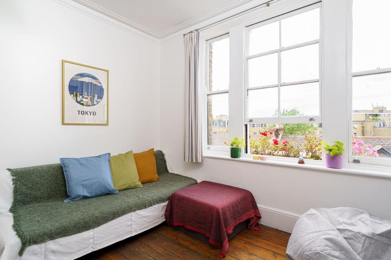 50 Meters To The Metro Apartment London Exterior photo