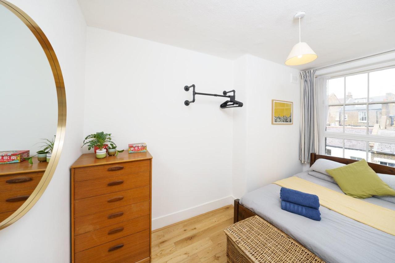 50 Meters To The Metro Apartment London Exterior photo