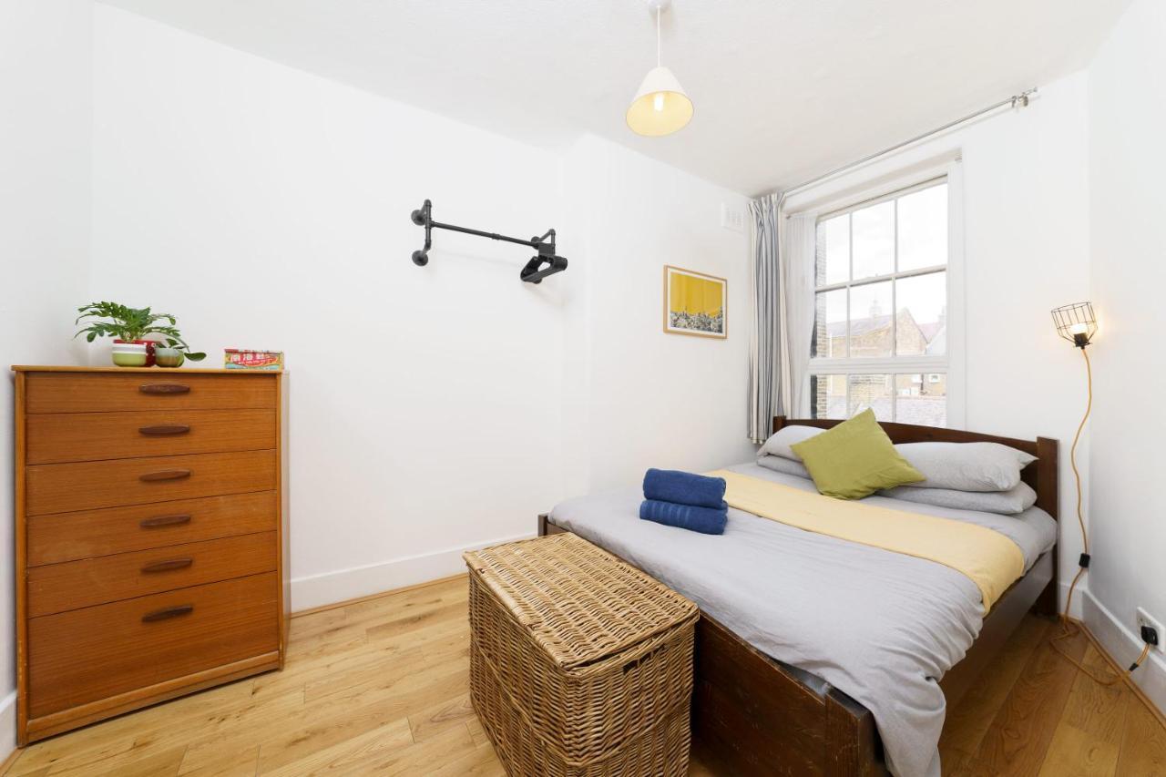 50 Meters To The Metro Apartment London Exterior photo