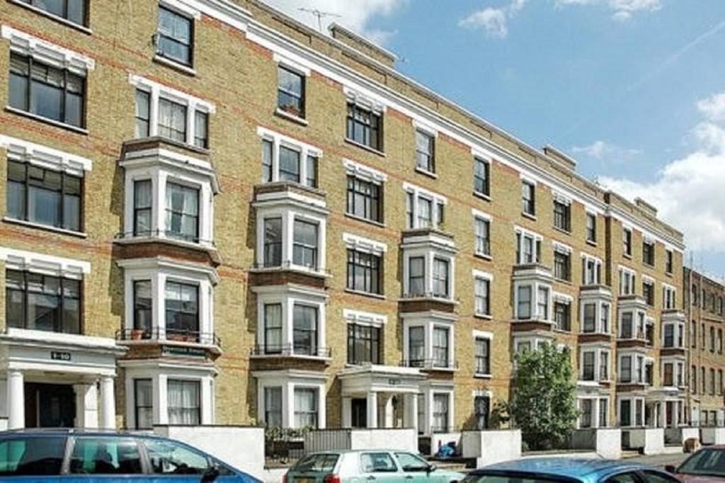 50 Meters To The Metro Apartment London Exterior photo